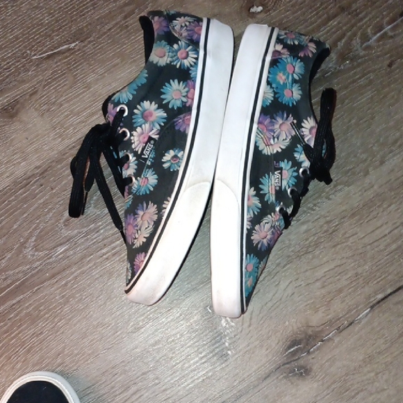 Vans Black Multicolor Floral Sneakers - Picture 8 of 9